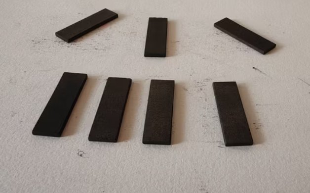 LINH KIỆN GRAPHITE TẨM ĐỒNG CAO CẤP: DẪN ĐIỆN VƯỢT TRỘI, CHỊU MÀI MÒN VÀ CHỊU NHIỆT